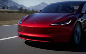 Nel 2023 Tesla ha guadagnato 1,79 miliardi di dollari vendendo crediti ad altri marchi Tesla
