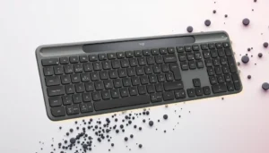 Logitech Signature Slim Solar+ K980: la tastiera che si ricarica con la luce Signature Slim Solar+ K980